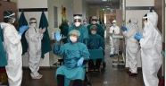 Osmaniye'de koronavirüsü yenen 3 hasta alkışlarla taburcu edildi