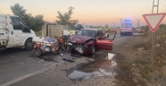 Otomobil ile sepetli motosiklet kafa kafaya çarpıştı: 2 yaralı