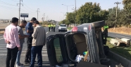 Otomobille çarpışan hafif ticari araç yan yattı: 5 yaralı
