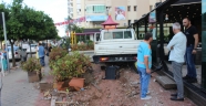 Otomobille çarpışan kamyonet pastane bahçesine girdi