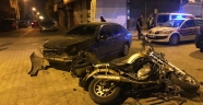 Otomobille çarpışan motosiklet sürücüsü yaralandı