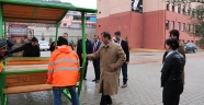 PAZARCIK BELEDİYESİNDEN, OKULLARA OTURMA BANKI DAĞITILDI