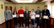 Rektör Can, Üniversitelerarası Türkiye Şampiyonasından 4 Madalya İle Dönen KSÜ Wushu Kungfu Takımını Makamında Kabul Etti