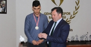 ŞAMPİYONDAN ZİYARET