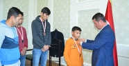 'ŞAMPİYONLARA BİR ÖDÜLDE BAŞKAN OKUMUŞ'DAN'