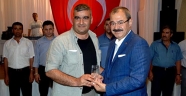 -SANKO HOLDİNG İFTAR YEMEĞİNDE GÜZEL TABLO