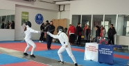 -SANKO OKULLARI ESKRİMDE TÜRKİYE FİNALLERİNE KATILACAK