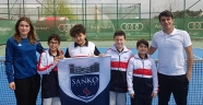 SANKO OKULLARI KÜÇÜK ERKEK TENİS TAKIMI İL BİRİNCİSİ