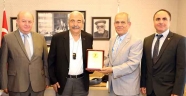 -SANKO ONURSAL BAŞKANI KONUKOĞLU’NA TEŞEKKÜR PLAKETİ