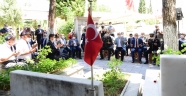 Şehitlere mezarlarına Karanfil bırakıldı