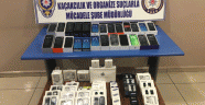 Seyyar tezgahta kaçak 25 cep telefonu ele geçirildi