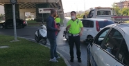 Sokağa çıkma kısıtlamasını ihlal eden sürücü kaza yapınca yakalandı