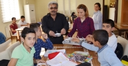 SÜLEYMAN ÇELEBİ HALK KÜTÜPHANESİ’NDEN ÖĞRENCİLERE AŞURE İKRAMI
