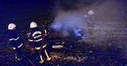 Takla atarak yanan otomobilden baba oğul yara almadan kurtuldu
