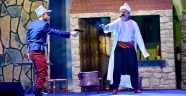 TİYATRAL GÖSTERİLERE YOĞUN İLGİ