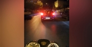 Trafikte tehlikeli yolculuk kask kamerasında
