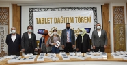 Türkoğlu Belediyesi, öğrencilere 200 adet tablet dağıtımı gerçekleştirildi