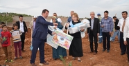 TÜRKOĞLU’NDA HER DOĞAN BEBEĞE İLK HEDİYESİ BAŞKAN OKUMUŞ'DAN