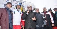 ÜNAL;DÜNYA SNOWBOARD YARIŞLARI KUPA TÖRENİNE KATILDI
