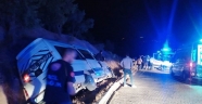 Üniversite öğrencilerinin içinde bulunduğu minibüs devrildi: 10 yaralı