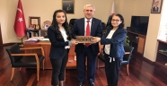 Üniversitemiz Rektörü Prof. Dr. Niyazi Can, Öğrencimiz Arzu Aksu’yu Ödüllendirdi