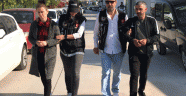 Uyuşturucuyu 9 yaşındaki kızlarının çantasına gizleyerek taşımışlar