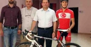 VEYSEL GÜLMEZ PROFESYONEL YOL BİSİKLETİNE KAVUŞTU