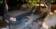 Virajı alamayan araç bahçe duvarına çarptı: 2 yaralı