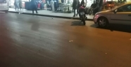 Yolun karşısına geçmek isteyen yayaya motosiklet çarptı