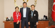 YÜZMEDE SPORCULARIMIZDAN GÜMÜŞ VE BRONZ MADALYA