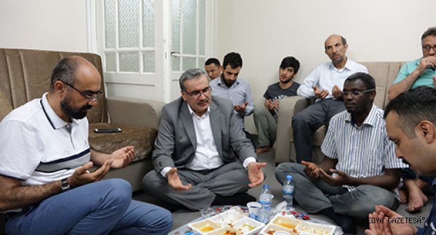 TDV, YABANCI ÖĞRENCİLERE İFTAR VERDİ