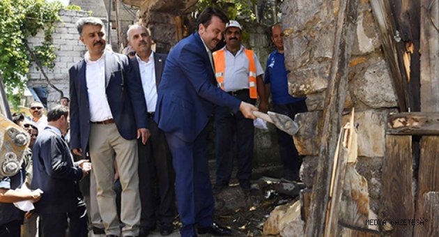 TEKKE’DE İLK BALYOZ VURULDU