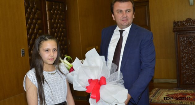 TEMSİLİ BAŞKAN ECEM ESRA CEREN OLDU