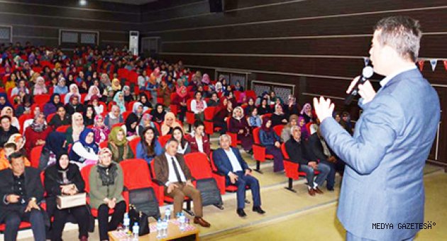 TÜRKOĞLU'NDA 'ÇANAKKALE GEÇİLMEZ' KONFERANSI