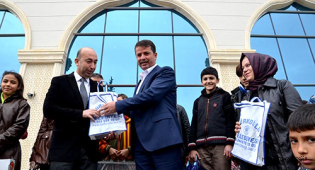 TÜRKOĞLU'NDA ÖĞRENCİLER HARÇLIKLARI İLE KAMPANYAYA DESTEK OLDULAR