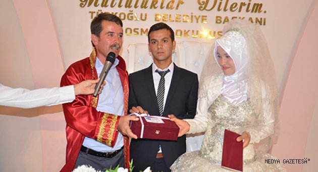 TÜRKOĞLU'NDA TOPLU NİKÂH VE FİDAN DİKİMİ