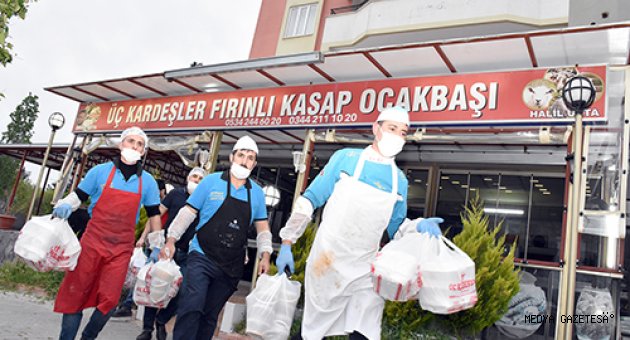 Üç Kardeşler’den İhtiyaç Sahiplerine Paket Servis İftar!