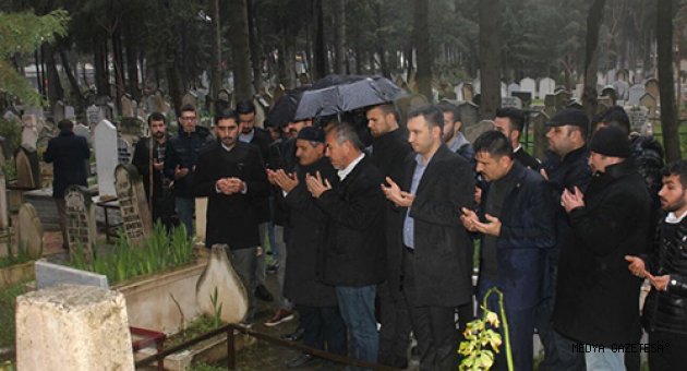 Ülkü Ocakları Şehit Erkenez Kardeşleri Kabri Başında Andı