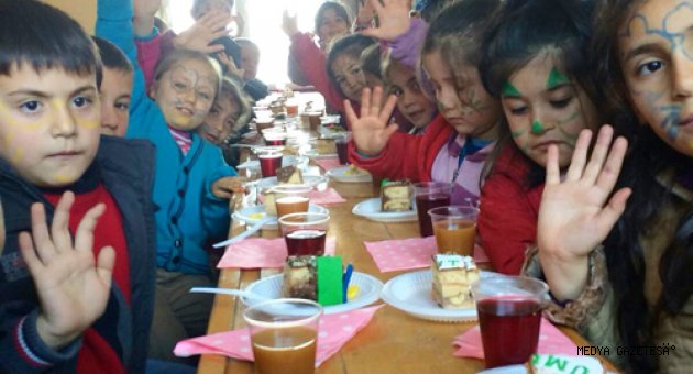 Umut Elleri Topluluğu Karne Sevinçlerine Ortak Oldu!