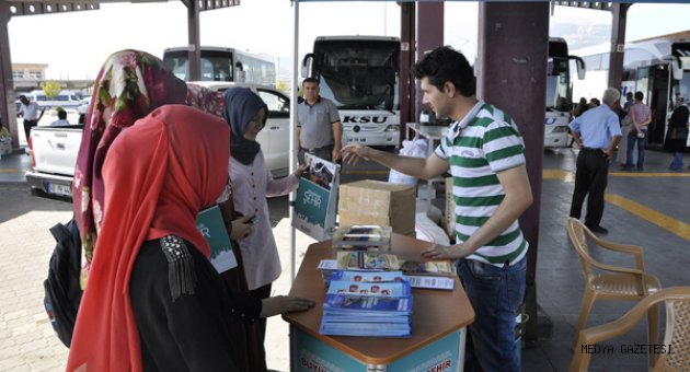 ÜNİVERSİTE ÖĞRENCİLERİNE ‘FISTIK’ GİBİ KARŞILAMA