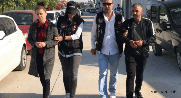 Uyuşturucuyu 9 yaşındaki kızlarının çantasına gizleyerek taşımışlar