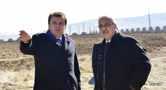 VALİ GÜVENÇER İLE BAŞKAN ERKOÇ İNCELEME GEZİSİNDE