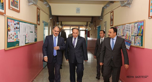 Vali Özkan Okulları Ziyaret Ediyor