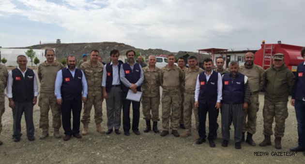 VERENEL, SINIRDA MEHMETÇİĞE KURBAN KESTİ