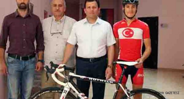VEYSEL GÜLMEZ PROFESYONEL YOL BİSİKLETİNE KAVUŞTU