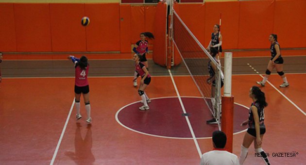 VOLEYBOL TÜRKİYE ŞAMPİYONASI YARI FİNALİ TAMAMLANDI