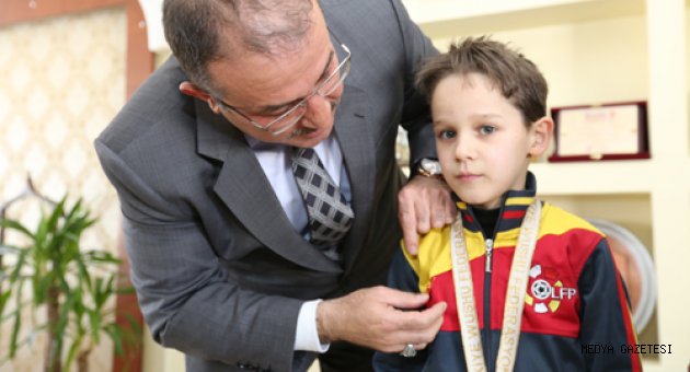 WUSHU ŞAMPİYONLARINDAN BAŞKAN GÜVEN’E ZİYARET…