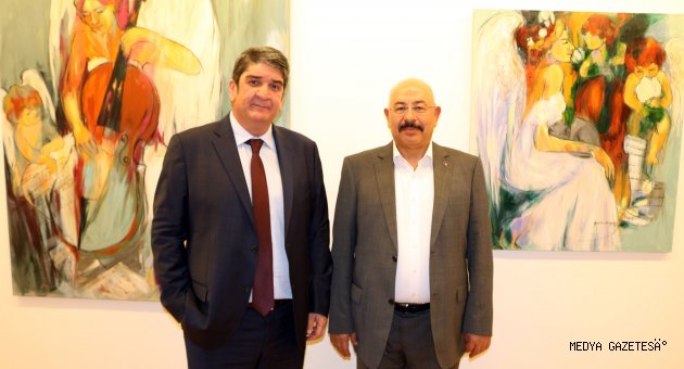 -YASEMİN KALYONCU’NUN SERGİSİNE İLGİ