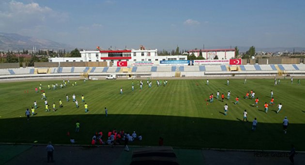 YAZ SPOR OKULUNDA EĞİTİMLER DEVAM EDİYOR