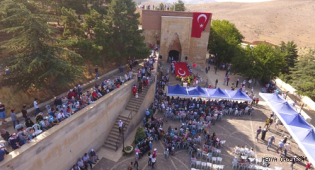 YEMLİHALAR, 15 TEMMUZ ŞEHİTLERİ İÇİN YÜRÜDÜ…